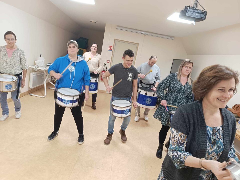 <div>Batucada par le groupe Sambarioca au sein du CSc APTAHR</div>